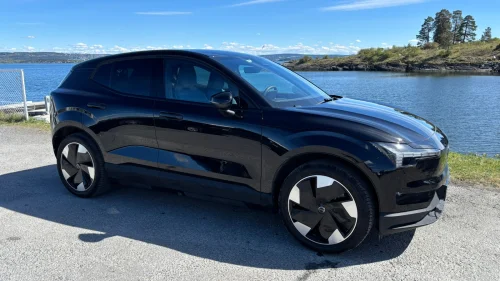 VOLVO EX30 Twin Performance Plus med el. forseter. Lav km!