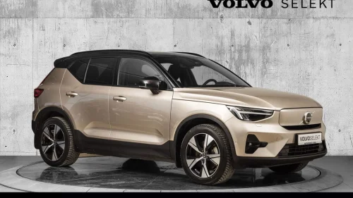 VOLVO XC40 ULTIMATE KROK/ KAMERA360/ SOLTAK/ ACC/ VARMEPUMPE ++