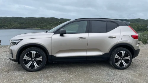 VOLVO XC40 408 hk AWD Ultimate, PIXEL, krok