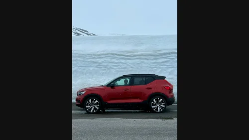 VOLVO XC40 P8 AWD Recharge/H-feste/Harman Kardon/ACC/20”/R-Design