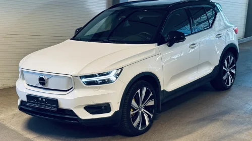 VOLVO XC40 Recharge - AWD - Harman Kardon A. - Panorama Soltak