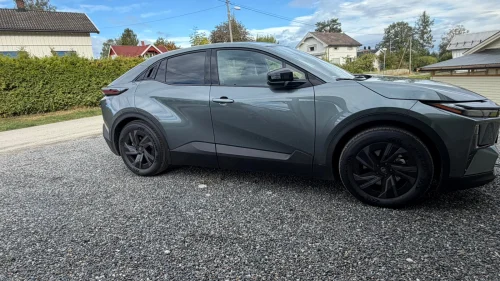 TOYOTA C-HR Active 77 kWh AWD