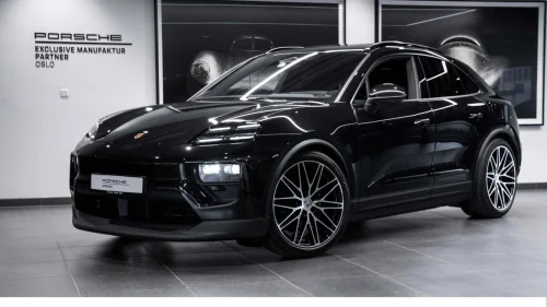 PORSCHE Macan 4 Macan 4 | Jet Black Metallic | 22' RS Spyder | 18-veis