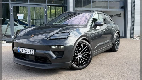 PORSCHE Macan 4 22"RS Spyder/18-Veis/HeadUp/Sport Chrono/BOSE/Matrix/HF