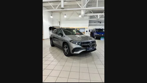 MERCEDES-BENZ EQA 300 4MATIC | AMG-Line | 4x4 | Panorama tak