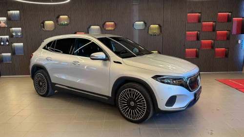 MERCEDES-BENZ EQA 300 4MATIC 300/4-MATIC/AMG/420KM/DAB/NAVI/SKINN/R.KAM/KEYLESS/LED