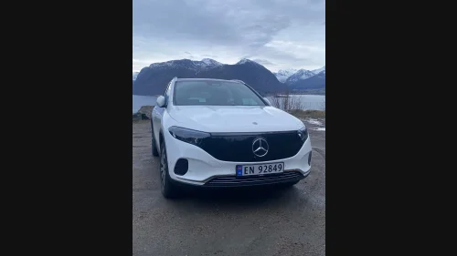 MERCEDES-BENZ EQA 300 4MATIC 300 4  MATIC LUKE KROK KOMFORTSETER LED  LYS