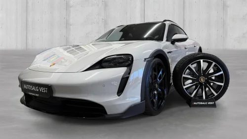 PORSCHE Taycan 4 4P/673Hk/Sport-Chrono/18-veis/Matrix/Luft/ACC/Sensor