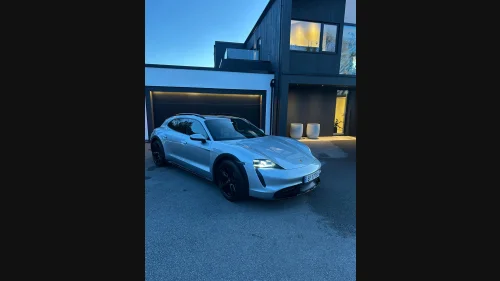 PORSCHE Taycan 4 4 Glasstak | Sport Chrono | 360-kamera | Utstyr+
