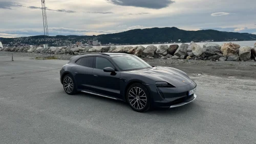 PORSCHE Taycan 4 4, Pano, 18v-ELseter, 360 Cam, Bose, ACC, 20", Chrono++