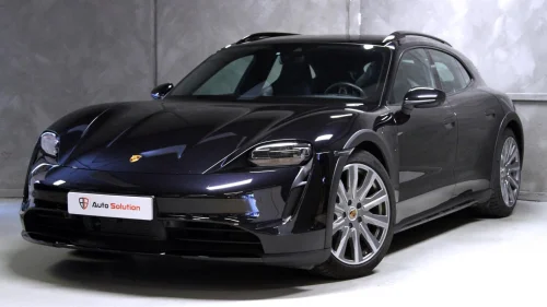 PORSCHE Taycan 4 4 / Panorama / BOSE / Chrono / Luft / ACC / 21"