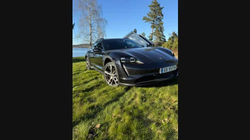 PORSCHE Taycan 4 Burmester 4-soners, Chrono, berøringsskjermer, S-varmer