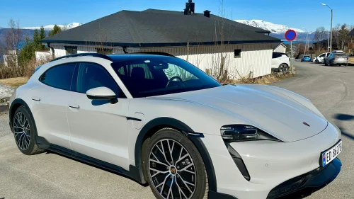 PORSCHE Taycan 4 Sp.Chrono,Bakhj.styring.,18veis,Pano,HUD,Bose,Offroad++