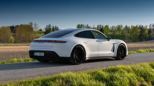PORSCHE Taycan Turbo TURBO/680HK/Burmester/RearAxSteer/18veis/NightV++.