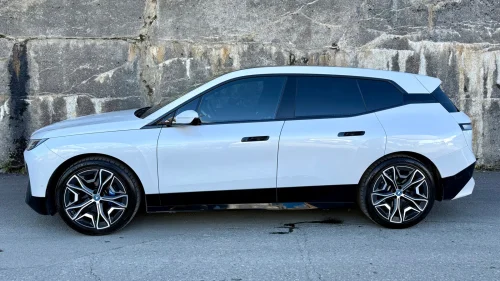 BMW iX xDrive40 xDrive40//H&K/Laser/Pan/Krok/22/4-hjuls/Dab/Keyless