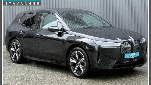 BMW iX xDrive40 xDrive40 Fully Charged + Sportspakke BSI/Skylounge/H&K