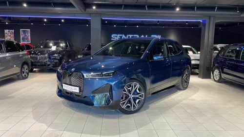 BMW iX xDrive40 xDrive40/SPORTSPAKKE/LASER/H&K/H-FESTE/NAVI/ACC/HUD/22"