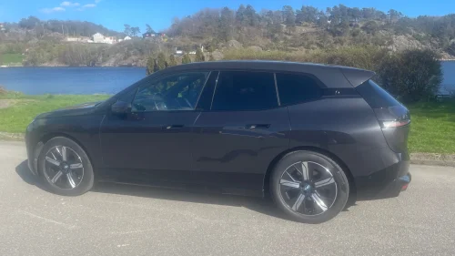 BMW iX xDrive40 IX 40 Fully charged m/sportspakke og signaturpakke