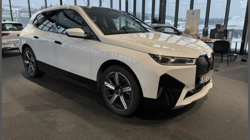 BMW iX xDrive40 xDrive40/ Fully Charged/ H.feste/ H&K/ Sky Lounge/ ++++