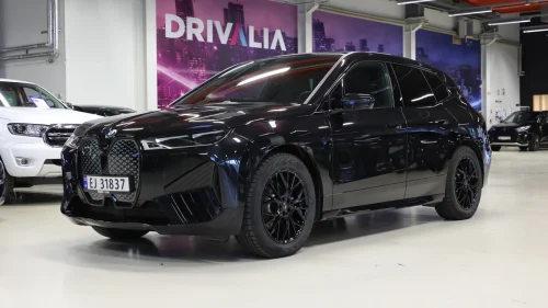 BMW iX xDrive40 xDrive 40/Fully Charged/Sportpakke/Panorama/Laser/Krok