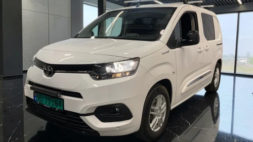 TOYOTA Proace City Electric Electric 50 kWt Comfort L1+KROK+LAV KM! NY EU