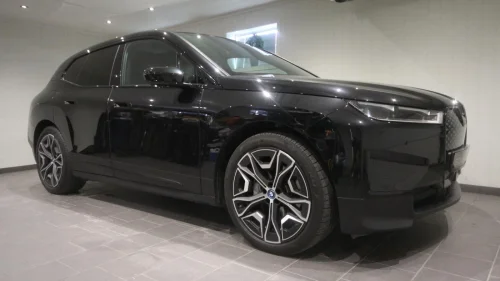 BMW iX xDrive50 50 FULLY CHARGED SPORT 22" KROK NORSK TOPPUTSTYRT BIL