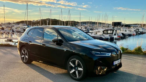 BMW iX xDrive50 Fully Charged/4WD/BW-lyd/Luft/styring bak/multif.seter
