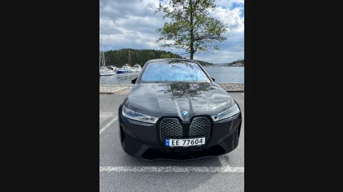 BMW iX xDrive50 iX50 Fully Charged Sport Pano Soft Krok B&W