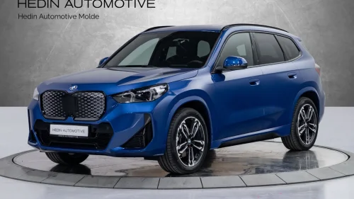 BMW iX1 xDrive30 xDrive30 Fully Charged M-SPORT PANO 19" SORT GRILL
