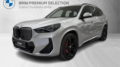 BMW iX1 xDrive30 M-sport pro / Adaptiv M-Chassi / Harman / HUD