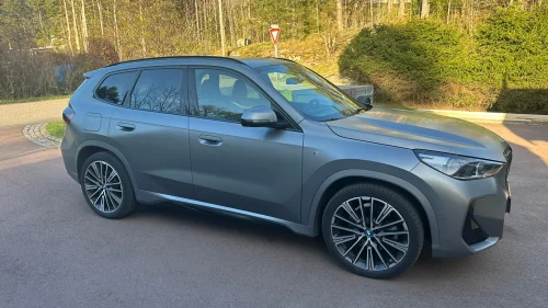 BMW iX1 xDrive30 M-Sport/20"/Fully Charged/Skinn/Panorama/HeadUp/Krok
