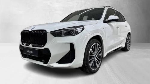 BMW iX1 xDrive30 xDrive30e Fully Charged, 20", Panorama, Harman/Kardon