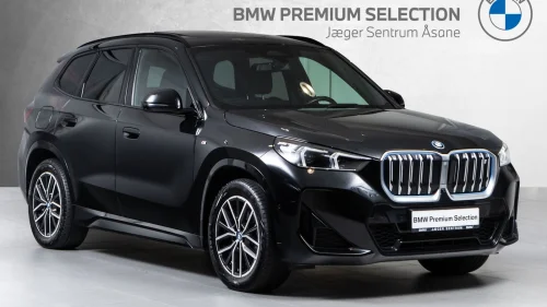 BMW iX1 xDrive30 FullyCharge-Glasstak-Krok-Adaptiv Cruise