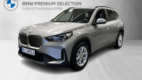BMW iX1 eDrive20 Elektrisk ut-/innfellbart tilhengerfeste,Rattvarme,DAB+