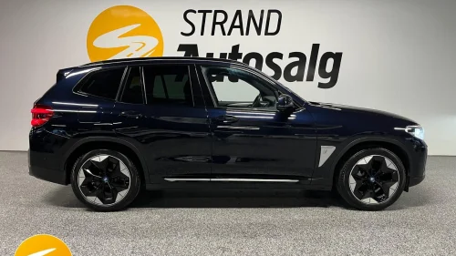 BMW iX3 Fully Charged AdaptivCruise Panorama HUD Skinn H&K Krok
