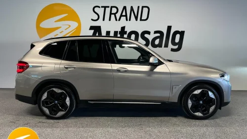 BMW iX3 Fully Charged AdaptivCruise Panorama HUD Skinn H&K Krok