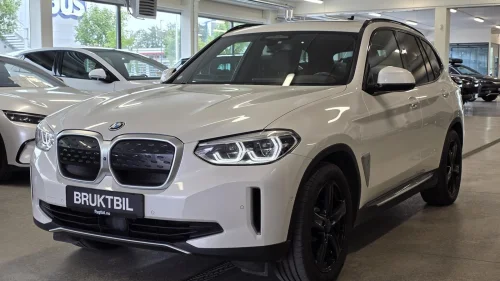 BMW iX3 Fully Charged Krok Harman/Kardon 360 Skinn HUD Minne