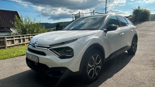 CITROEN e-C4 Shine/HUD/Adaptiv cruise/varme i ratt og frontrute