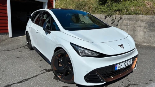 CUPRA BORN PANO 360KAMERA HEAD UP VPUMPE 20" ACC KEYLESS SPORT5164