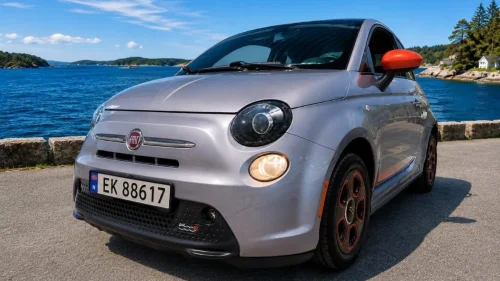FIAT 500E cruisekontroll parkeringssensor lav km 79 000km
