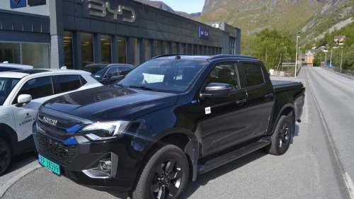 ISUZU D-MAX EL motor Black Edition
