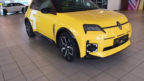 RENAULT 5 E-TECH ELECTRIC En av dagens mest populære biler !!