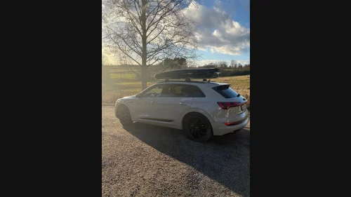 AUDI e-tron 50 Advance Sport, sort optikk