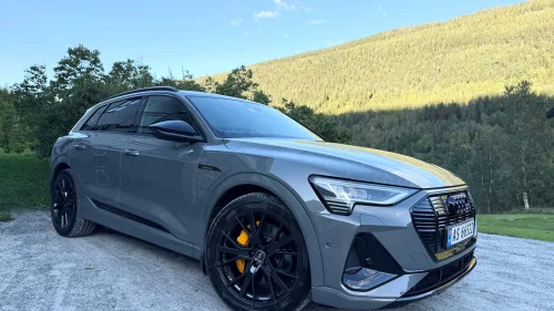 AUDI E TRON 55 55 2x S-Line/Black Edition/Krok/B&O/360/Gule belter/ACC