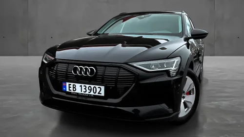AUDI e-tron 55 Black Edt/Adv.Business/L.Fjær/ACC/3D+360Kam/Nav/Krok