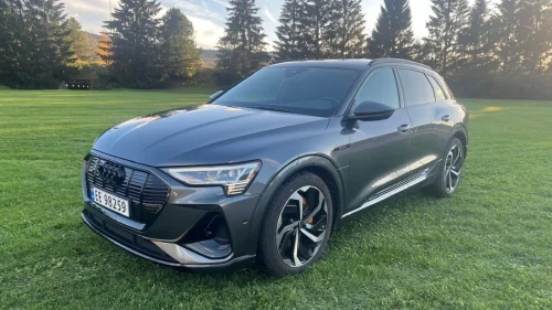 AUDI E TRON 55 55 Black Line