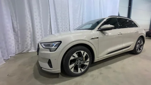 AUDI e-tron 50 HENGERFESTE 360-KAMERA LUFTFJÆRING SPORTSSETER ALCANTAR