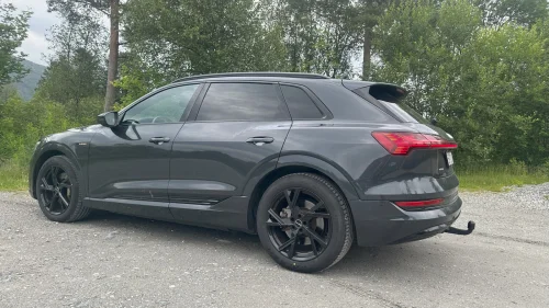 AUDI e-tron 50 50 | Krok | Svarte detaljer | Naf testet |