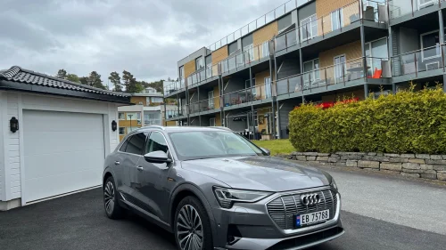 AUDI e-tron 55 55 AB, skinn, vent.seter, 4-sone, 360, B&O, akustikkgl.