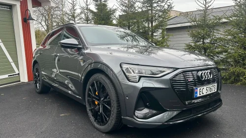 AUDI e-tron 55 55 S-Line Black Edition/Panorama/B&O/Matrix/21"/+++